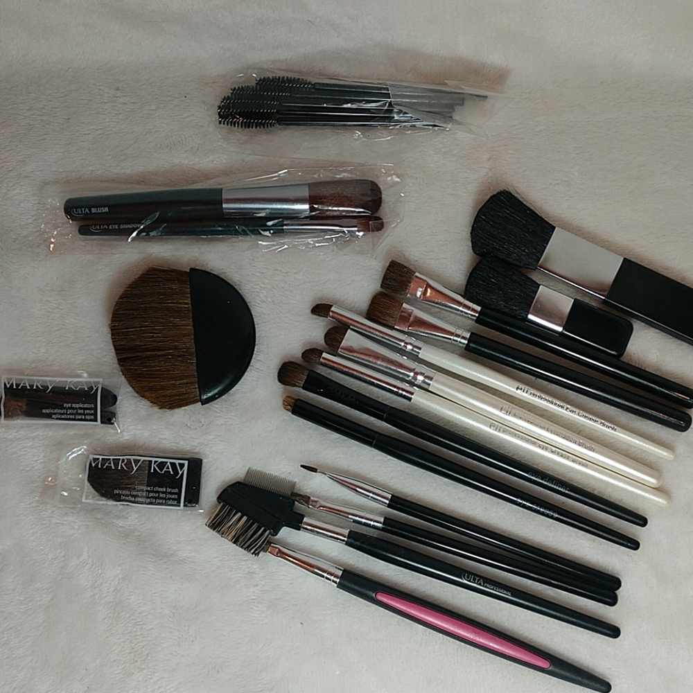 *MAKE UP BRUSHES* NEW